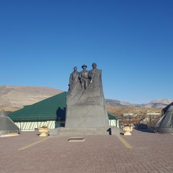 Памятник  участникам боевых действий 1999, с. Ботлих